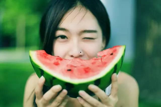 娱乐吃瓜酱还伞,揭秘明星遮阳伞背后的时尚风云 第1张 娱乐吃瓜酱还伞,揭秘明星遮阳伞背后的时尚风云 第1张